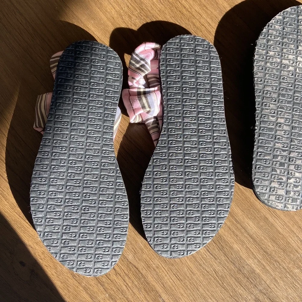 Sanuk Striped Sandals with Knotted Straps girls size 4/5 two pairs pink & black